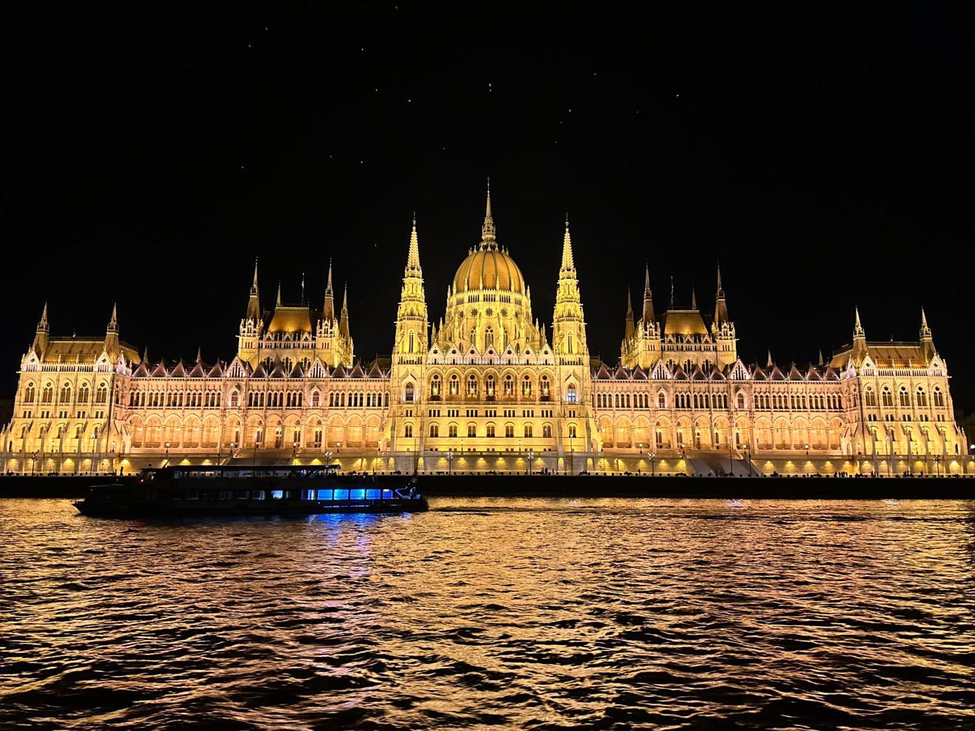 Apartment On Gellert Hill Budapest Downtown With Free Garage & Castle View — Photos 1