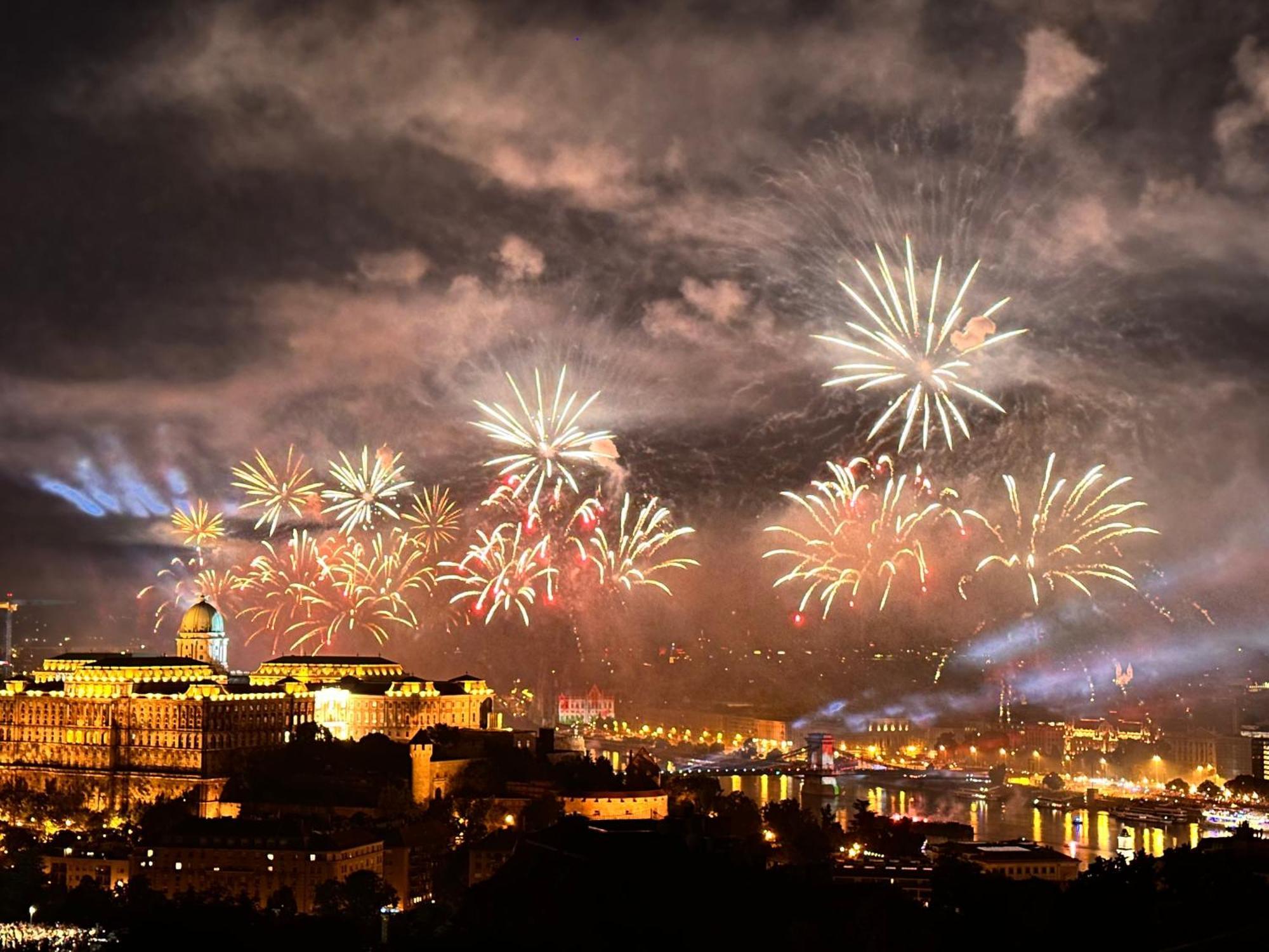 Apartment On Gellert Hill Budapest Downtown With Free Garage & Castle View, Budapest